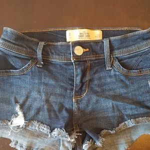 🧡 Hollister Like New Sz 0 Distressed short shorts